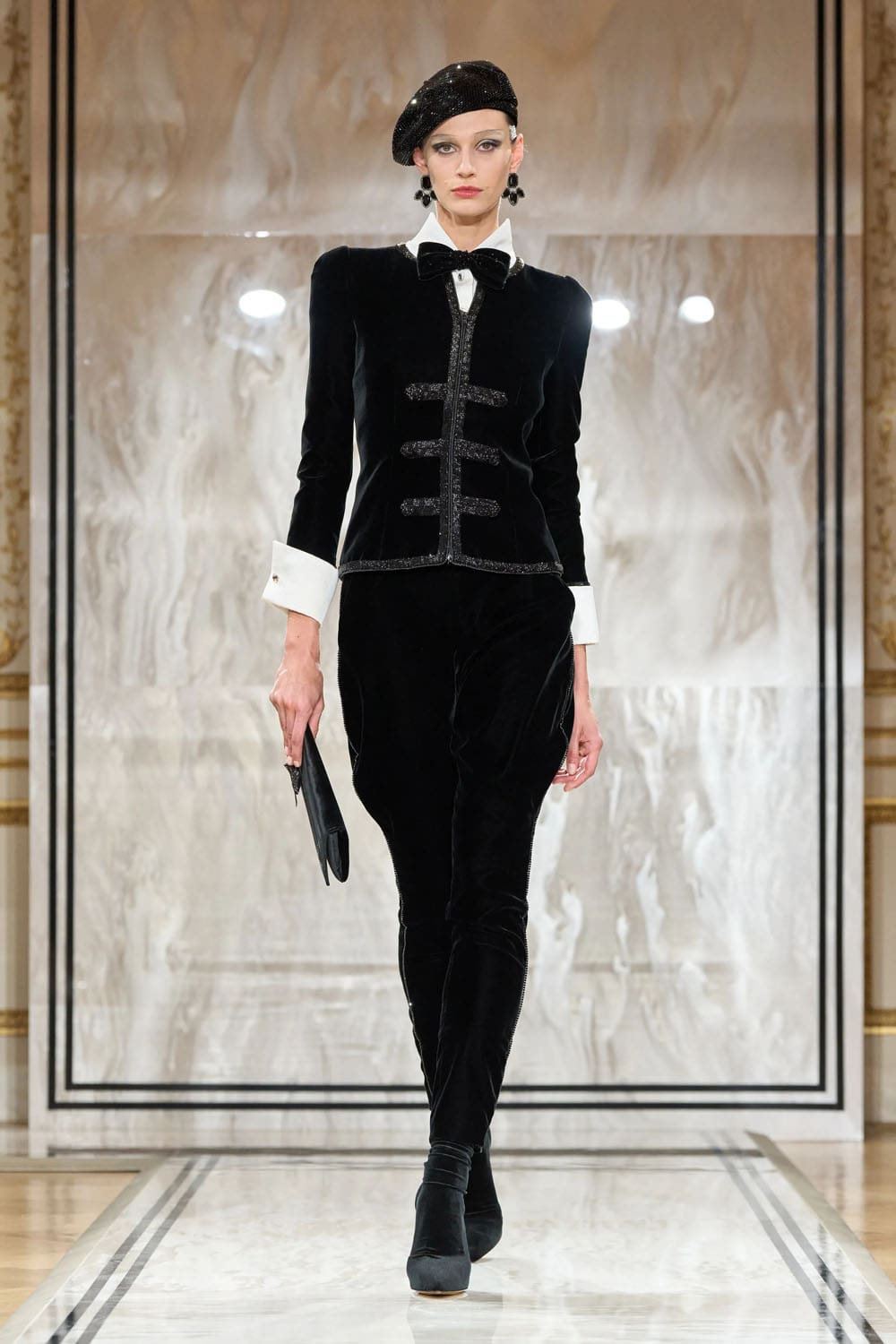 Armani Privè Autunno Inverno 2025 2026 Haute Couture Runway Magazine (69)