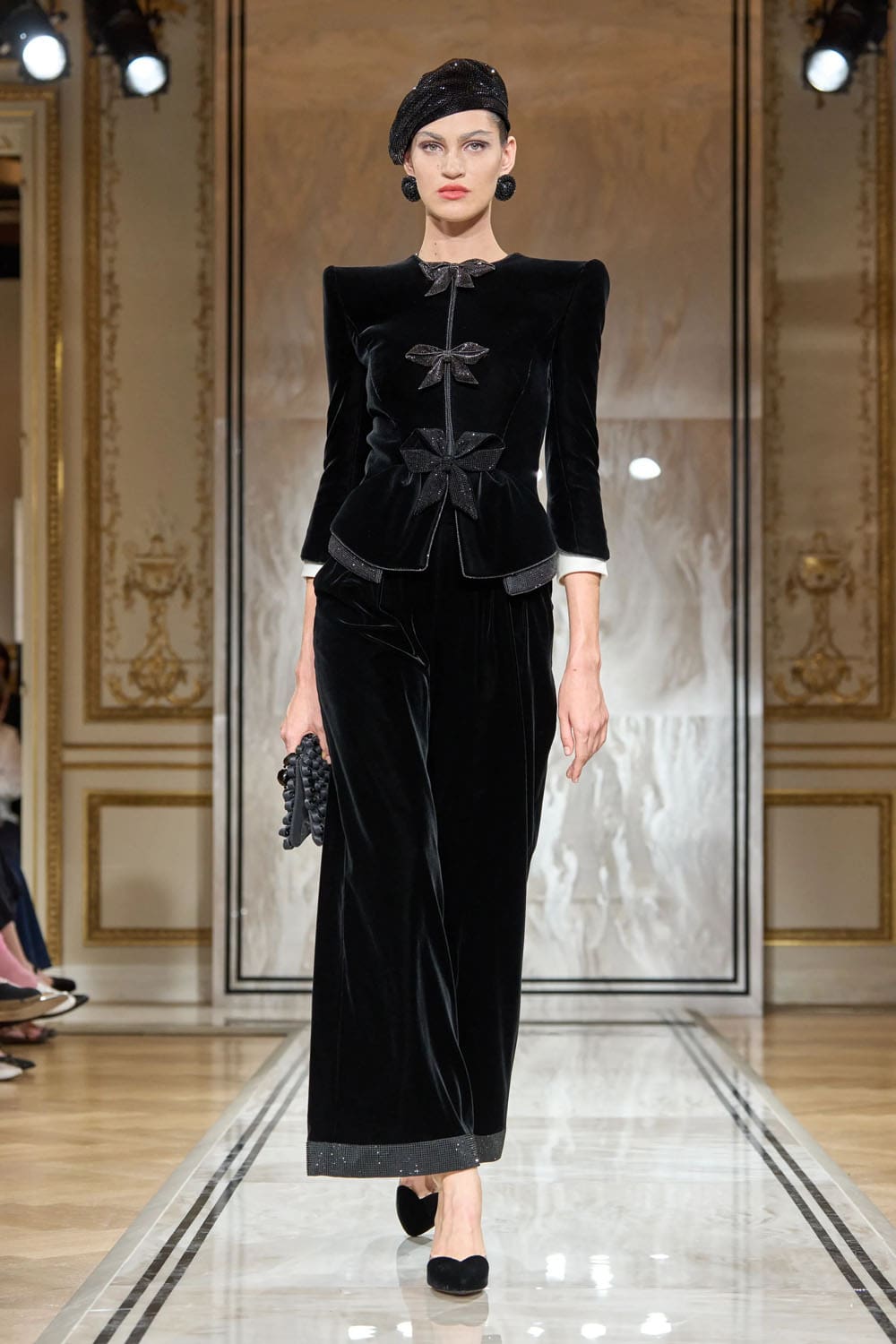 Armani Privè Autunno Inverno 2025 2026 Haute Couture Runway Magazine (70)