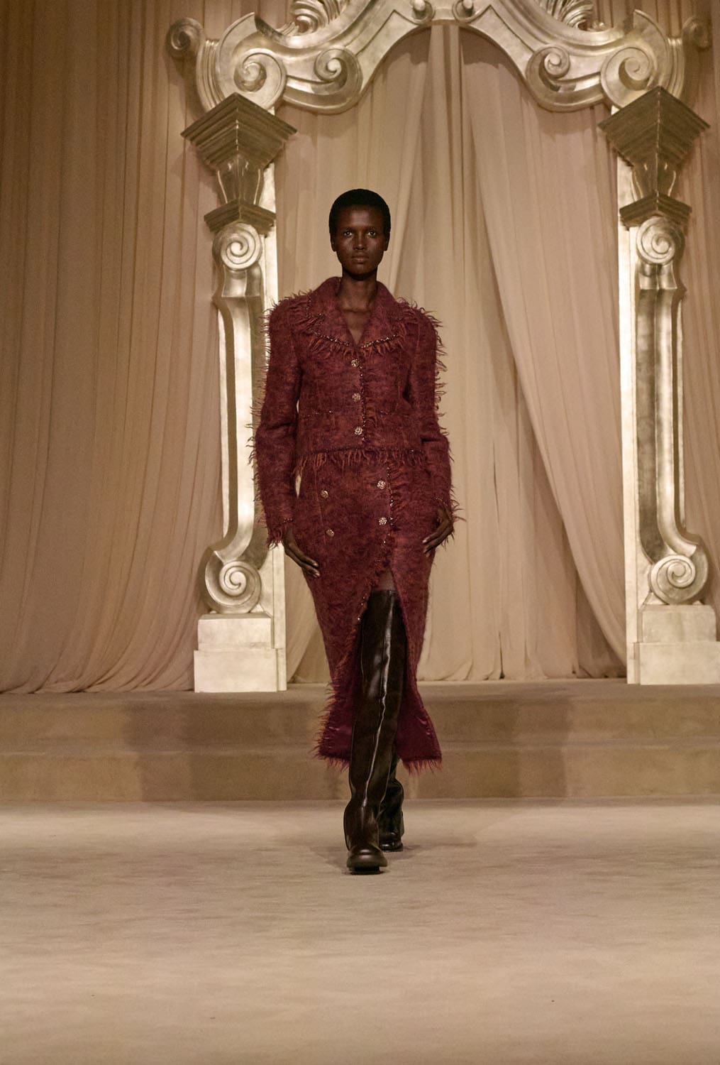 Chanel Herbst Winter 2025 26 Haute Couture Runway Magazin (14)