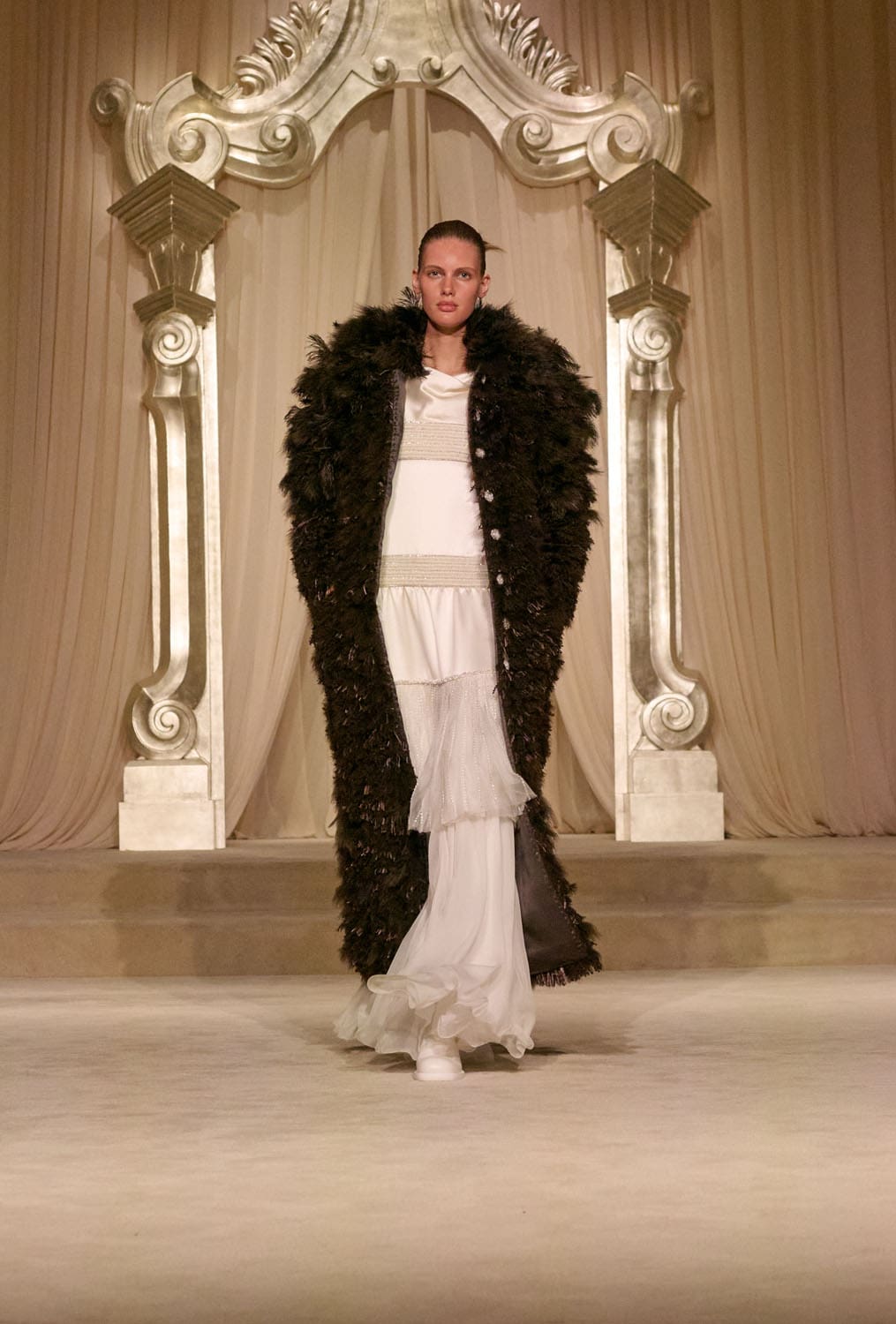 Chanel Herbst Winter 2025 26 Haute Couture Runway Magazin (17)