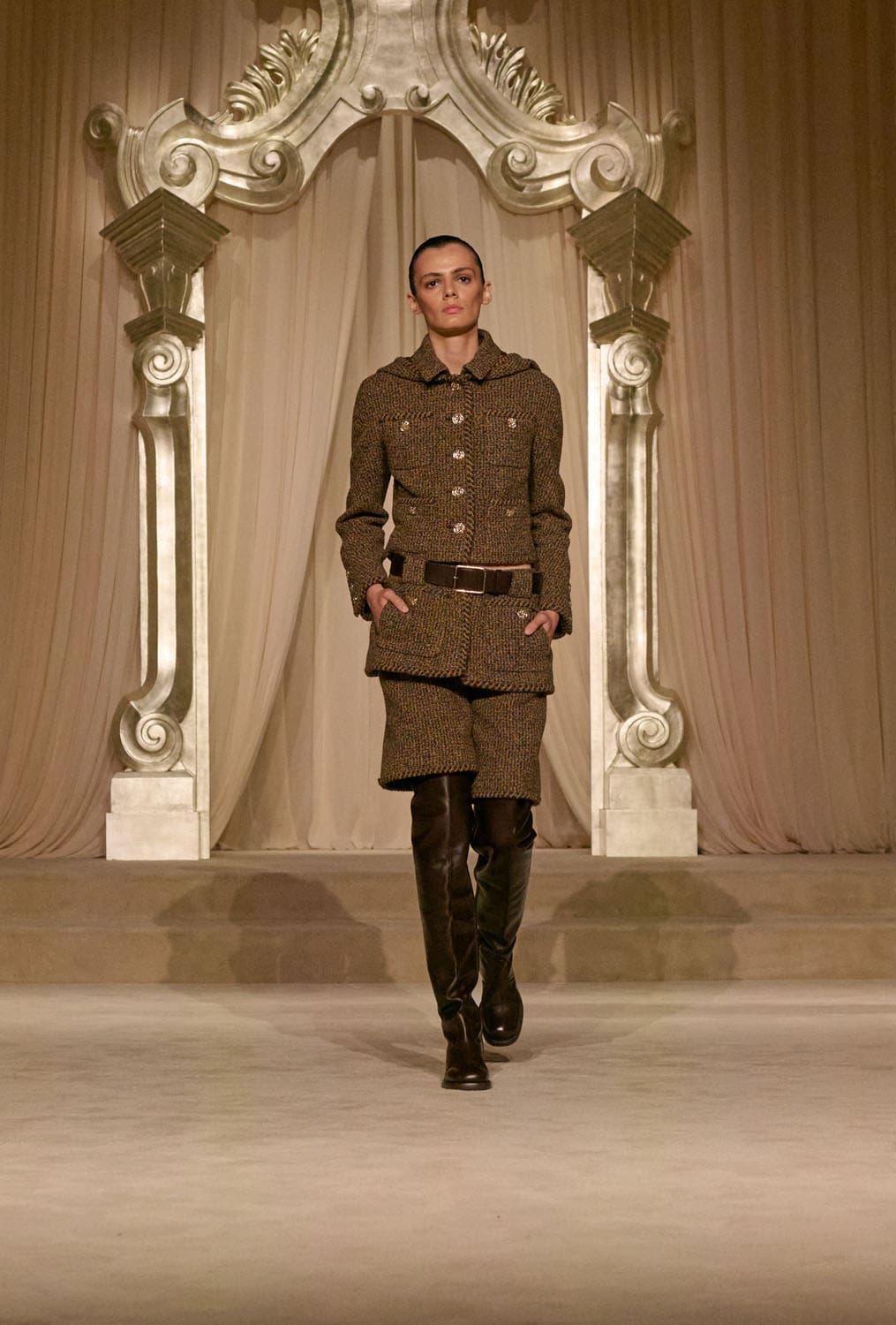 Chanel Herbst Winter 2025 26 Haute Couture Runway Magazin (18)