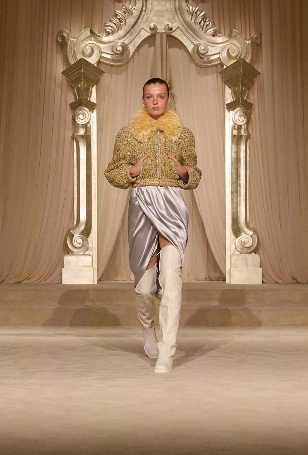 Chanel Herbst Winter 2025 26 Haute Couture Runway Magazin (22)