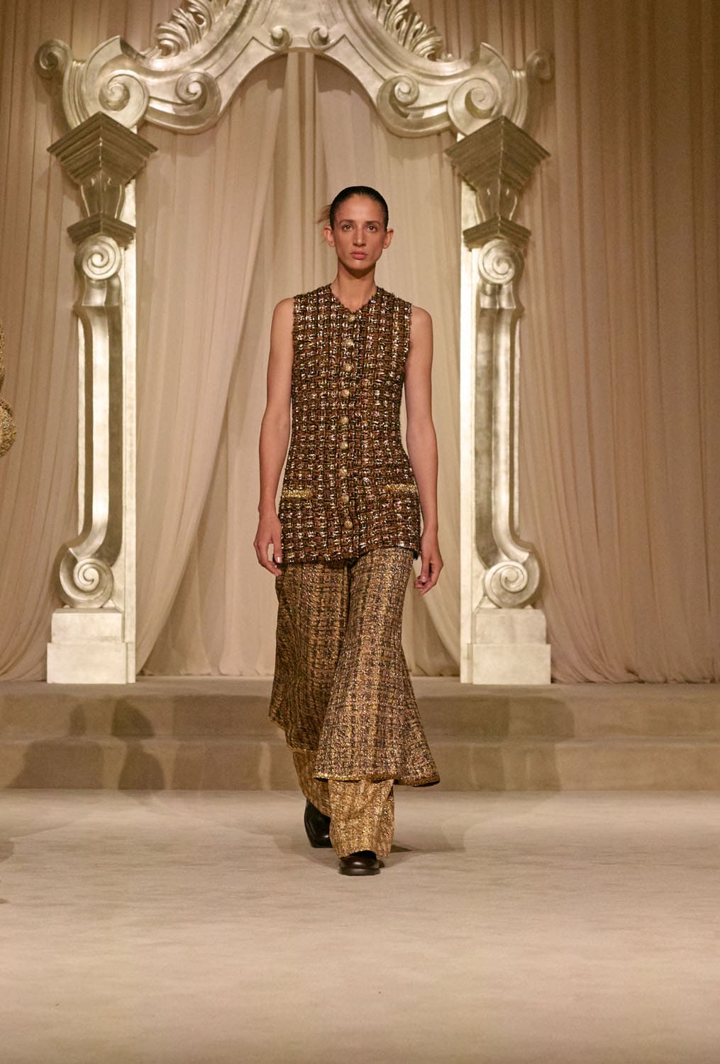Chanel Herbst Winter 2025 26 Haute Couture Runway Magazin (25)
