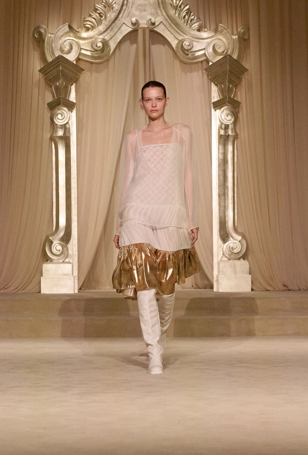 Chanel Herbst Winter 2025 26 Haute Couture Runway Magazin (27)