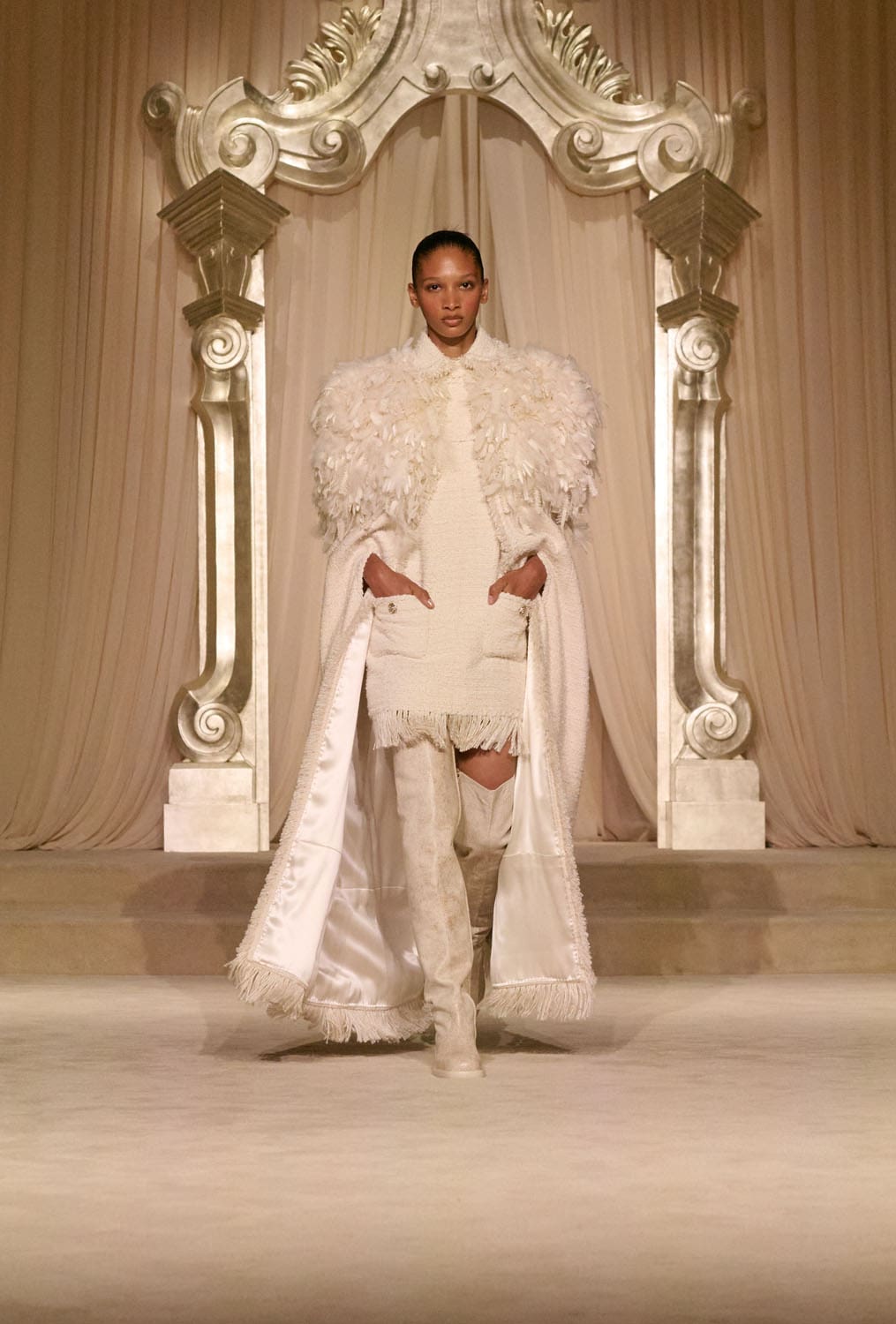 Chanel Herbst Winter 2025 26 Haute Couture Runway Magazin (3)