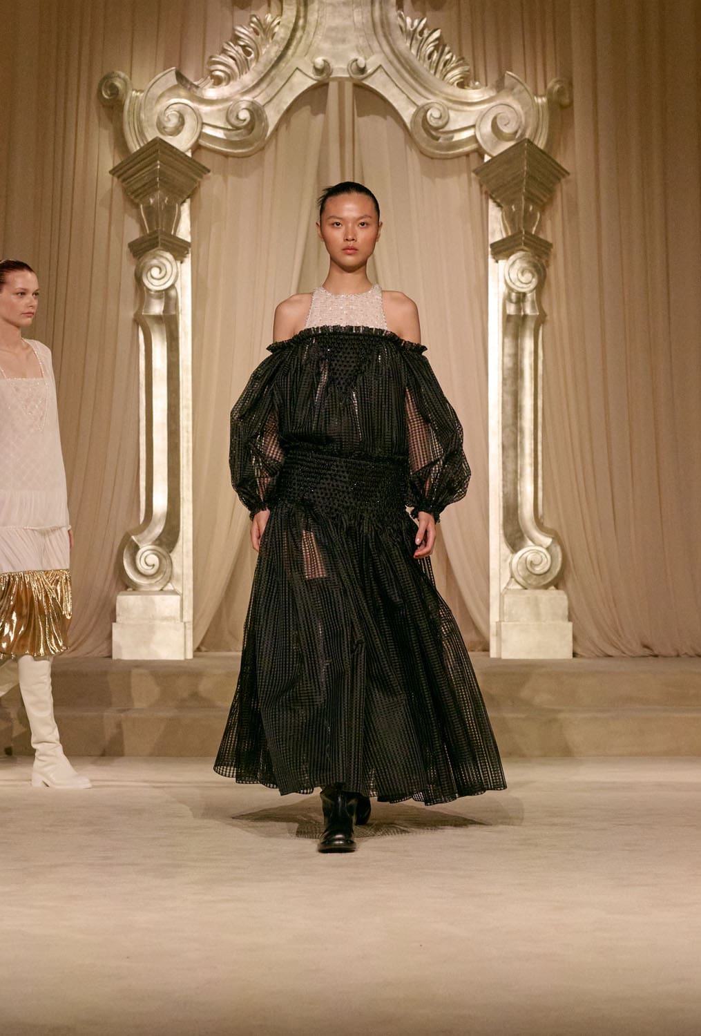 Chanel Herbst Winter 2025 26 Haute Couture Runway Magazin (30)