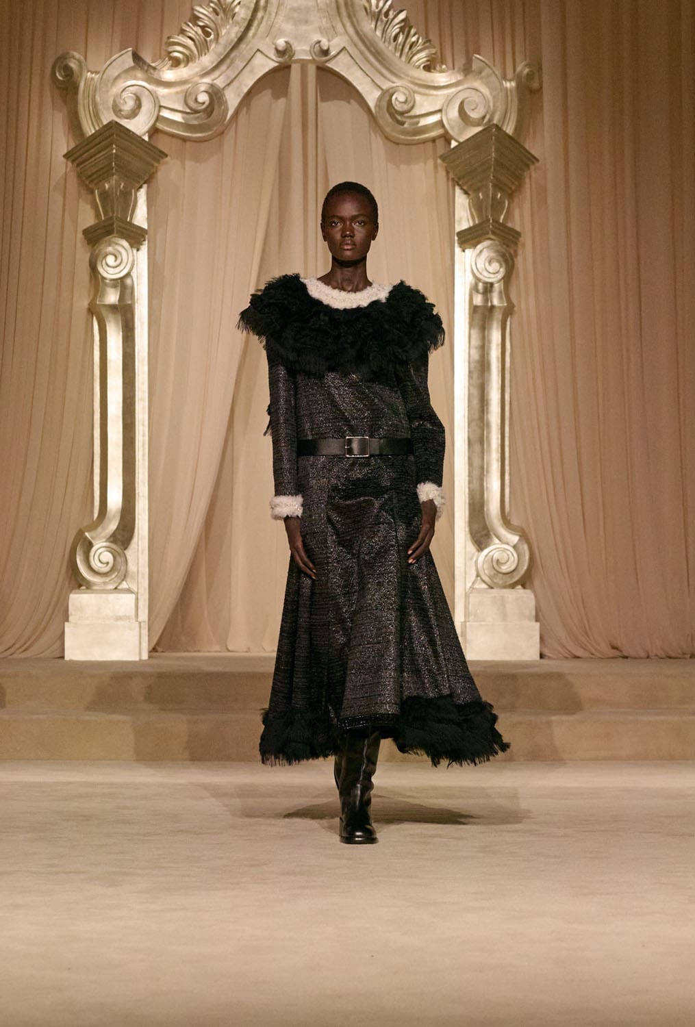 Chanel Herbst Winter 2025 26 Haute Couture Runway Magazin (32)