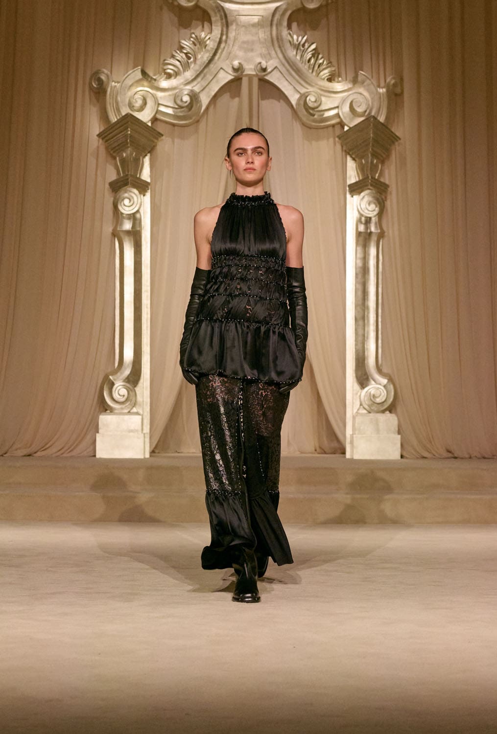 Chanel Herbst Winter 2025 26 Haute Couture Runway Magazin (33)