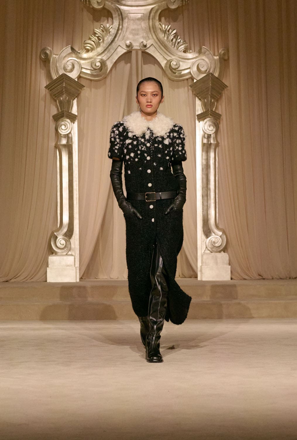 Chanel Herbst Winter 2025 26 Haute Couture Runway Magazin (35)