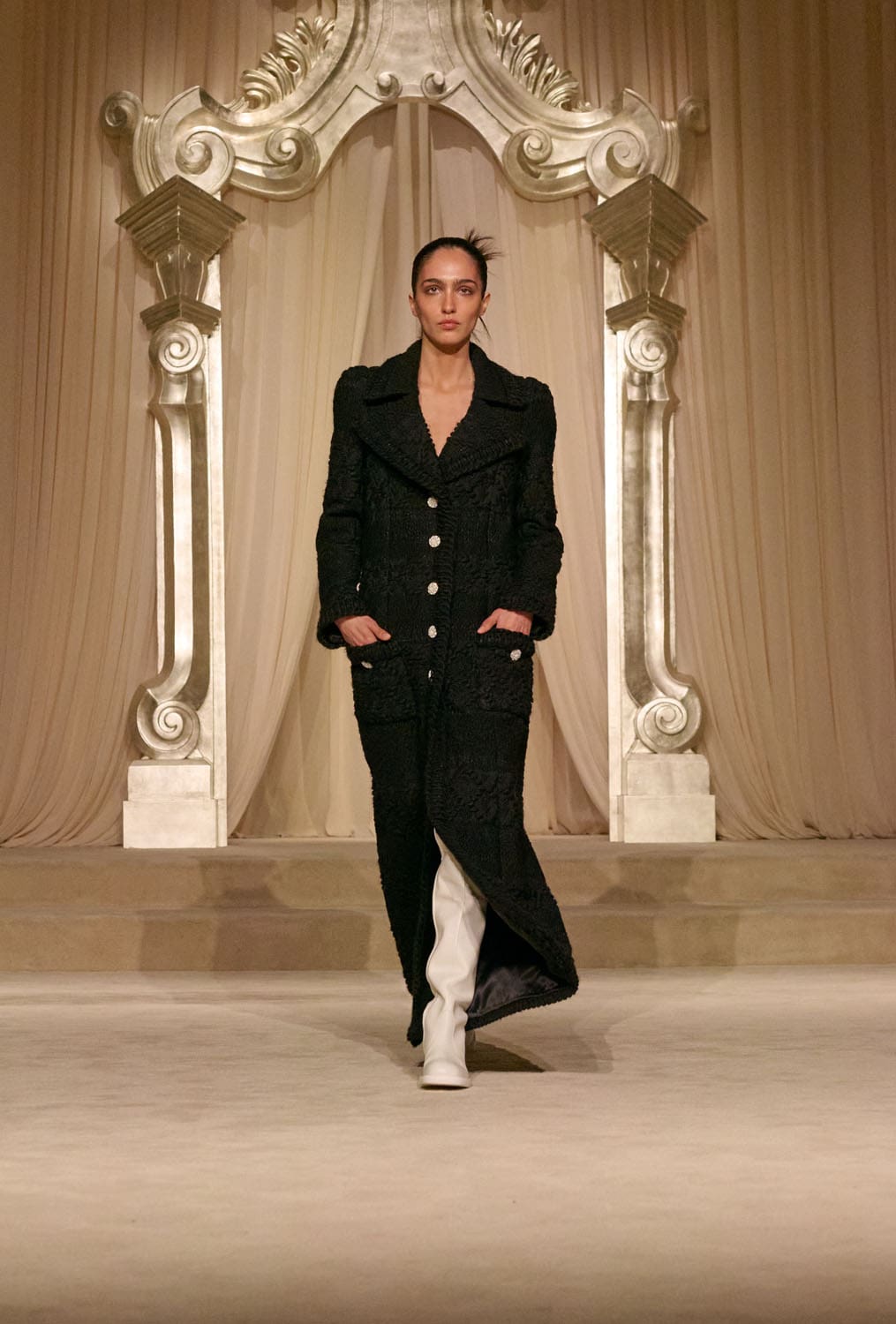 Chanel Herbst Winter 2025 26 Haute Couture Runway Magazin (36)