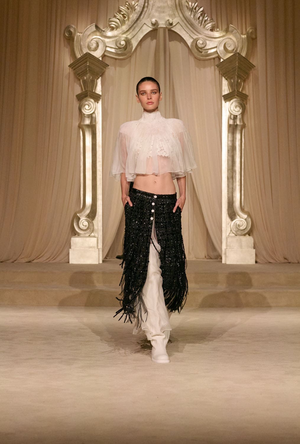 Chanel Herbst Winter 2025 26 Haute Couture Runway Magazin (38)