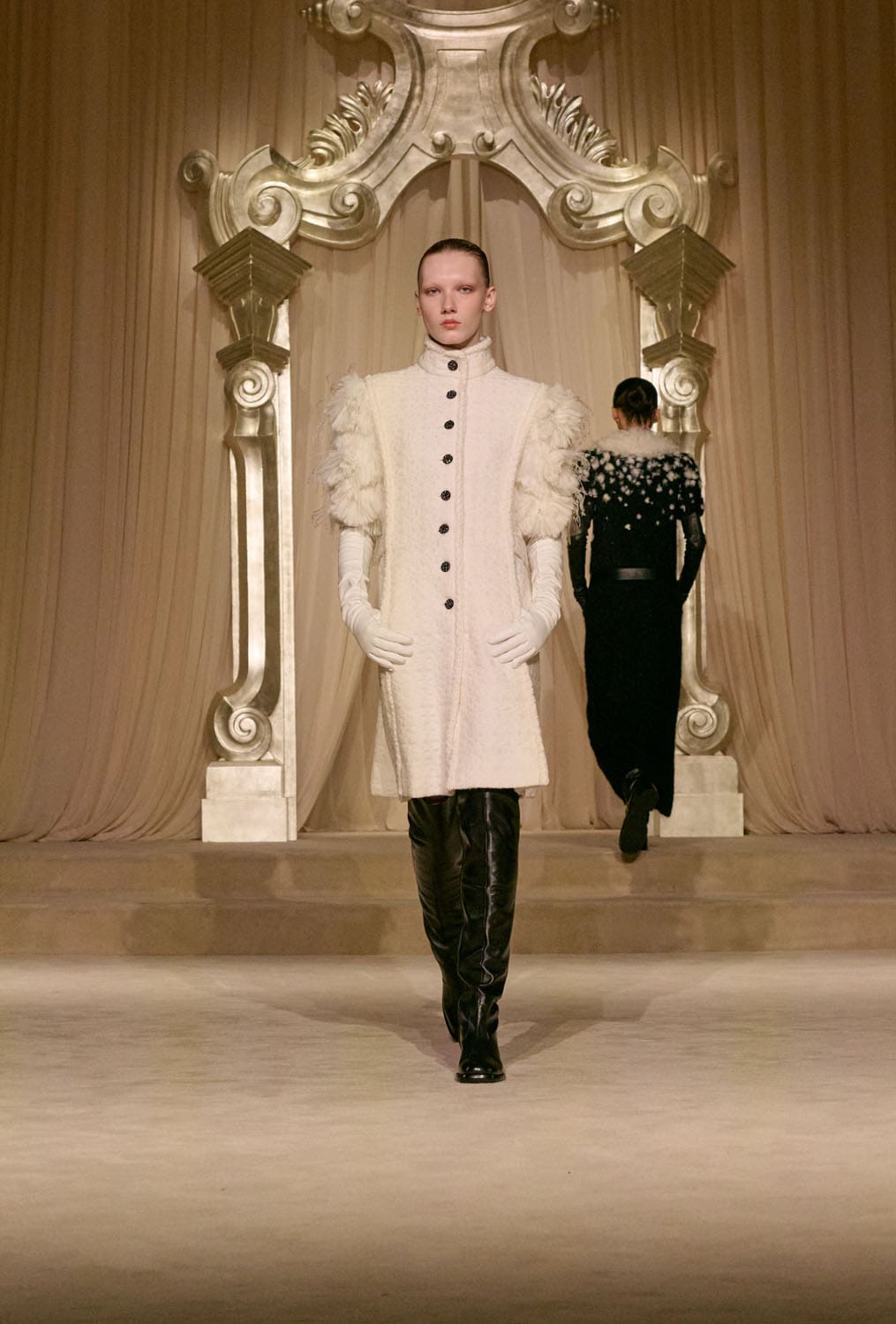 Chanel Herbst Winter 2025 26 Haute Couture Runway Magazin (42)