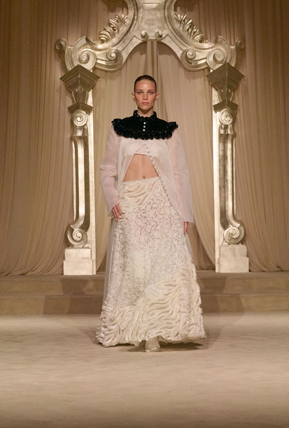 Chanel Herbst Winter 2025 26 Haute Couture Runway Magazin (45)