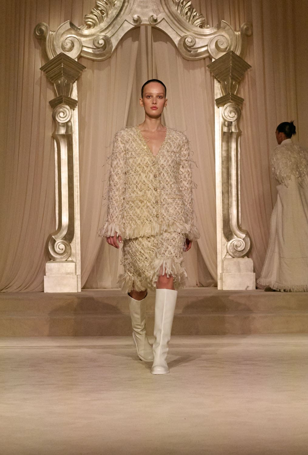 Chanel Herbst Winter 2025 26 Haute Couture Runway Magazin (9)