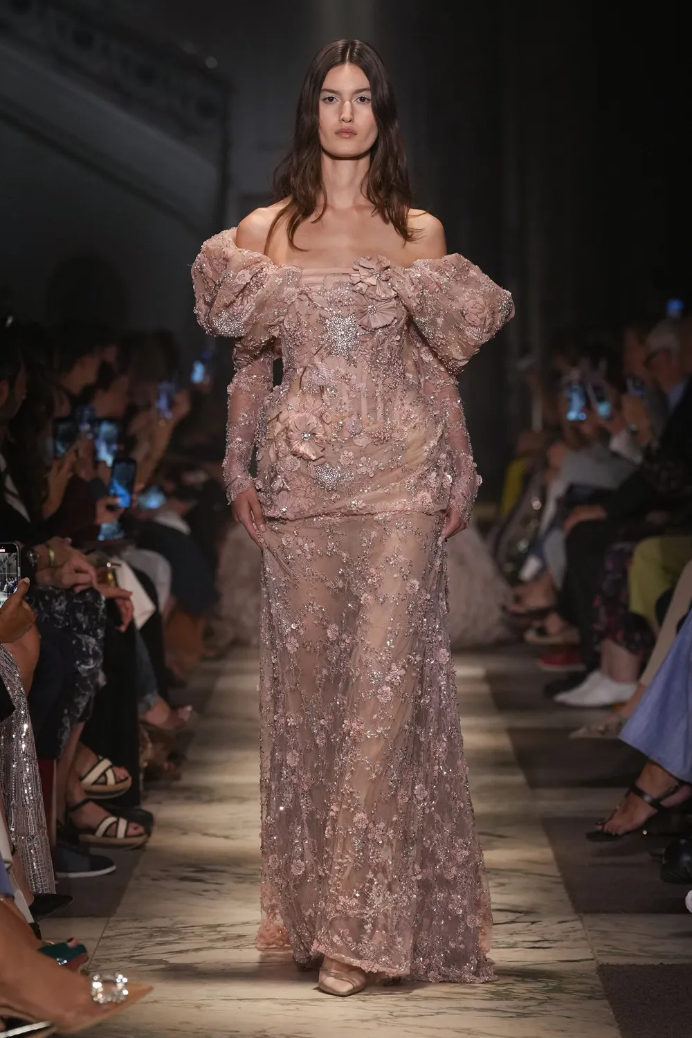 Elie Saab 2025 秋冬 2026 高级定制系列 Runway 杂志(15)