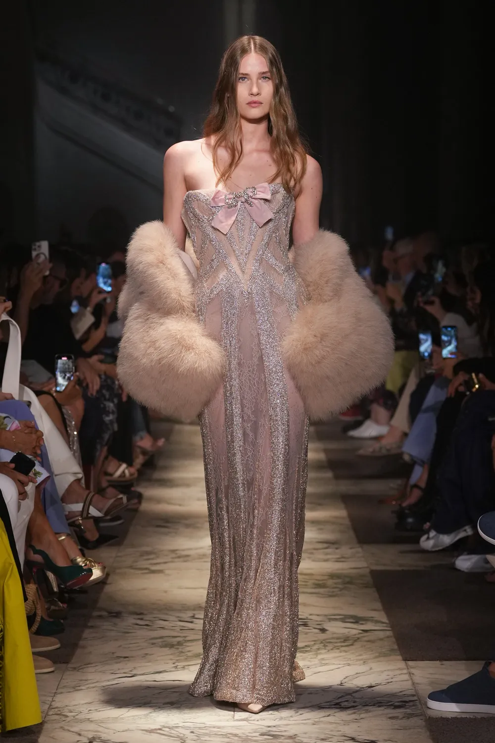 Elie Saab 2025 秋冬 2026 高级定制系列 Runway 杂志(17)