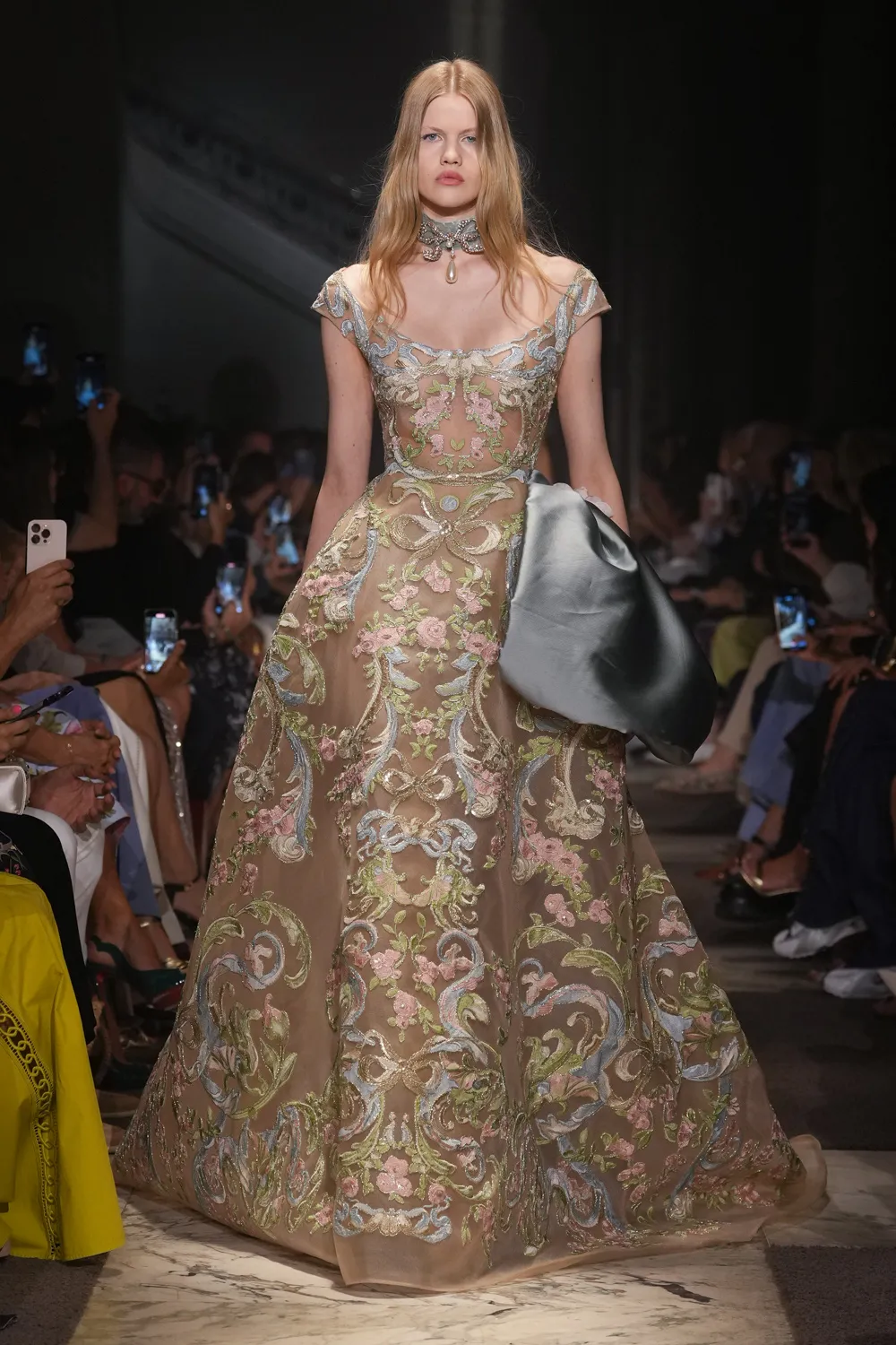 Elie Saab 2025 秋冬 2026 高级定制系列 Runway 杂志(21)