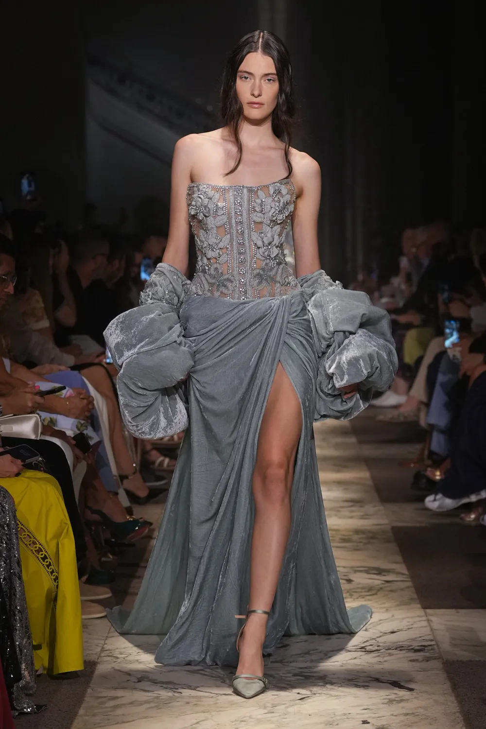 Elie Saab 2025 秋冬 2026 高级定制系列 Runway 杂志(23)