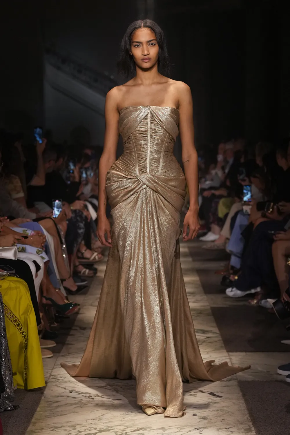 Elie Saab 2025 秋冬 2026 高级定制系列 Runway 杂志(27)