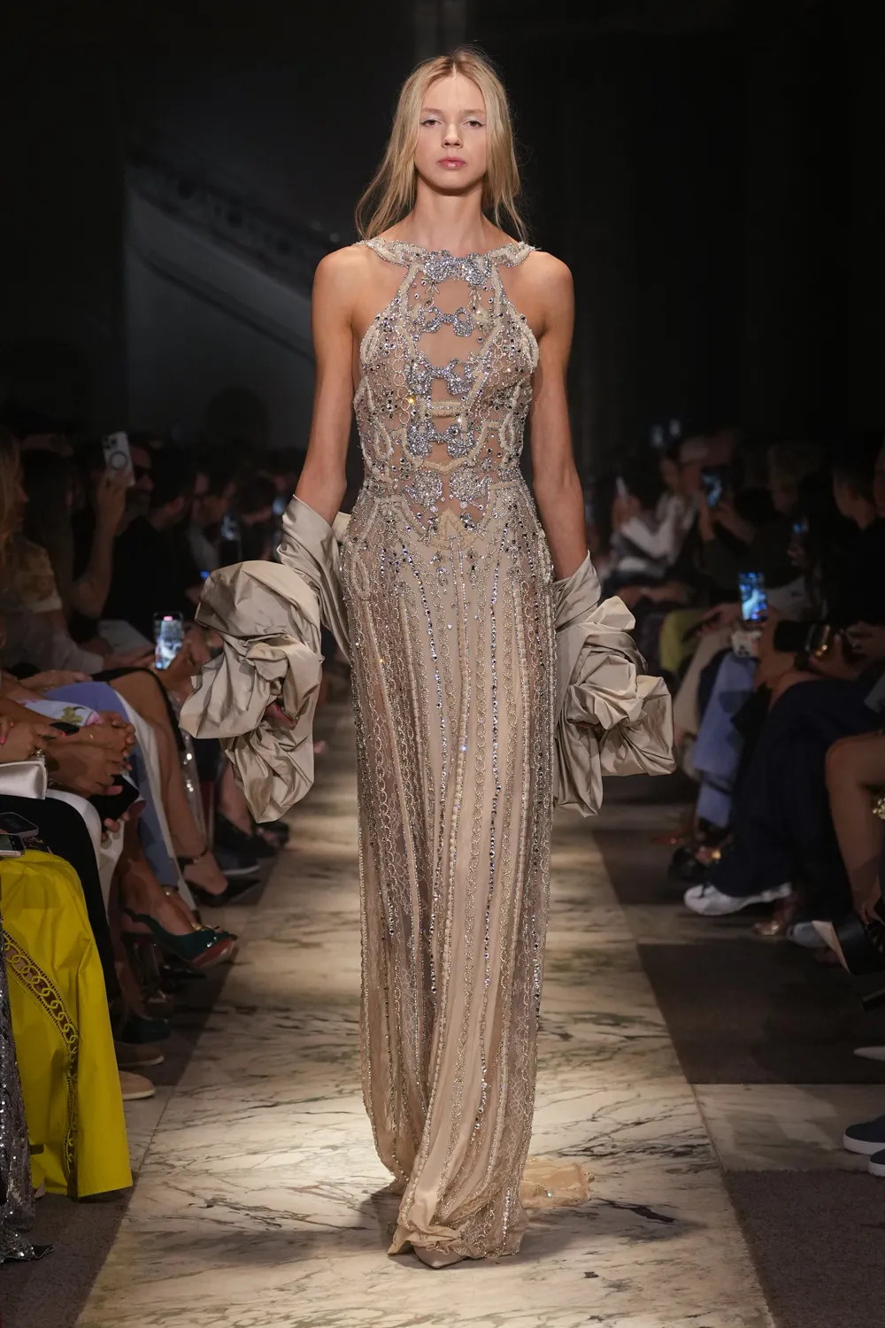 Elie Saab 2025 秋冬 2026 高级定制系列 Runway 杂志(28)