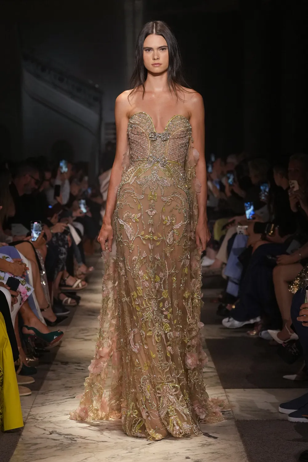 Elie Saab 2025 秋冬 2026 高级定制系列 Runway 杂志(29)