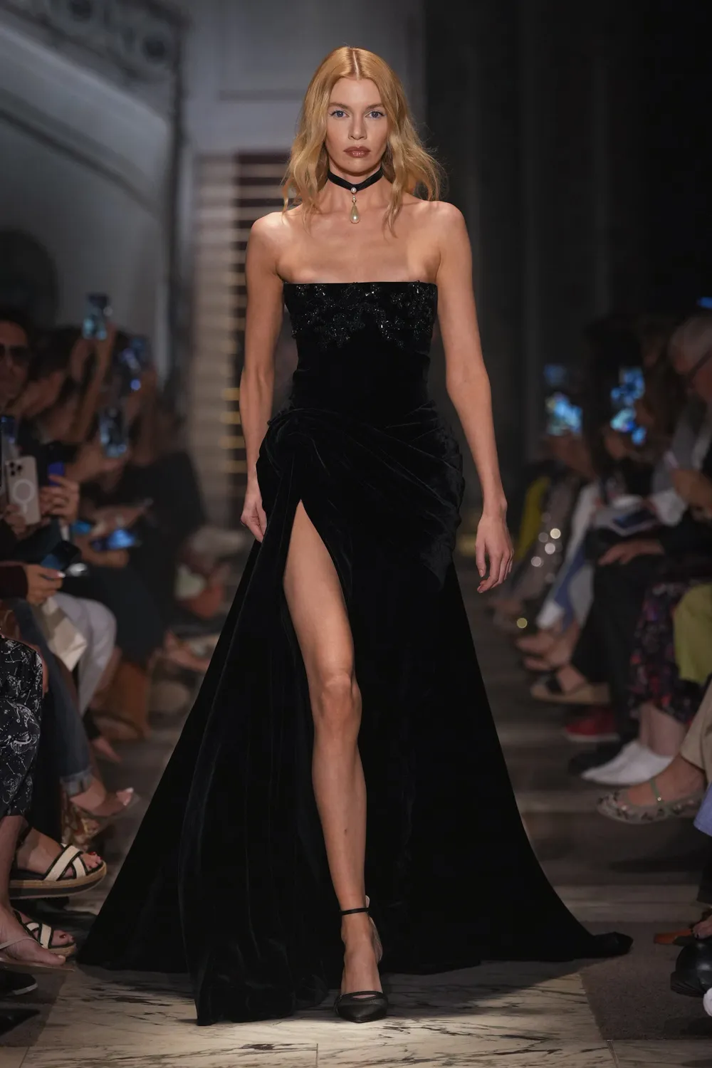 Elie Saab 2025 秋冬 2026 高级定制系列 Runway 杂志(3)