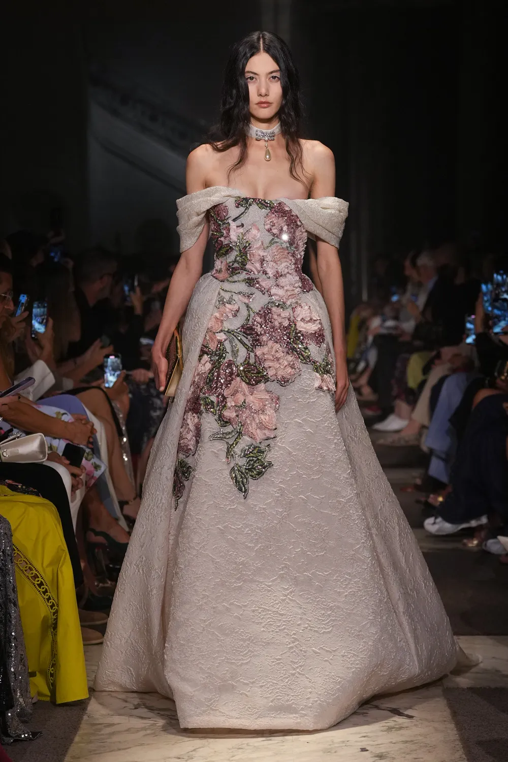 Elie Saab 2025 秋冬 2026 高级定制系列 Runway 杂志(31)