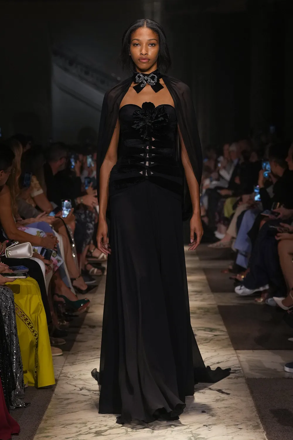 Elie Saab 2025 秋冬 2026 高级定制系列 Runway 杂志(32)