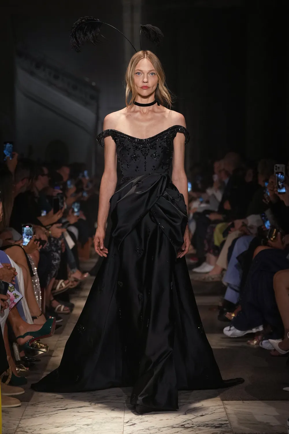 Elie Saab 2025 秋冬 2026 高级定制系列 Runway 杂志(34)