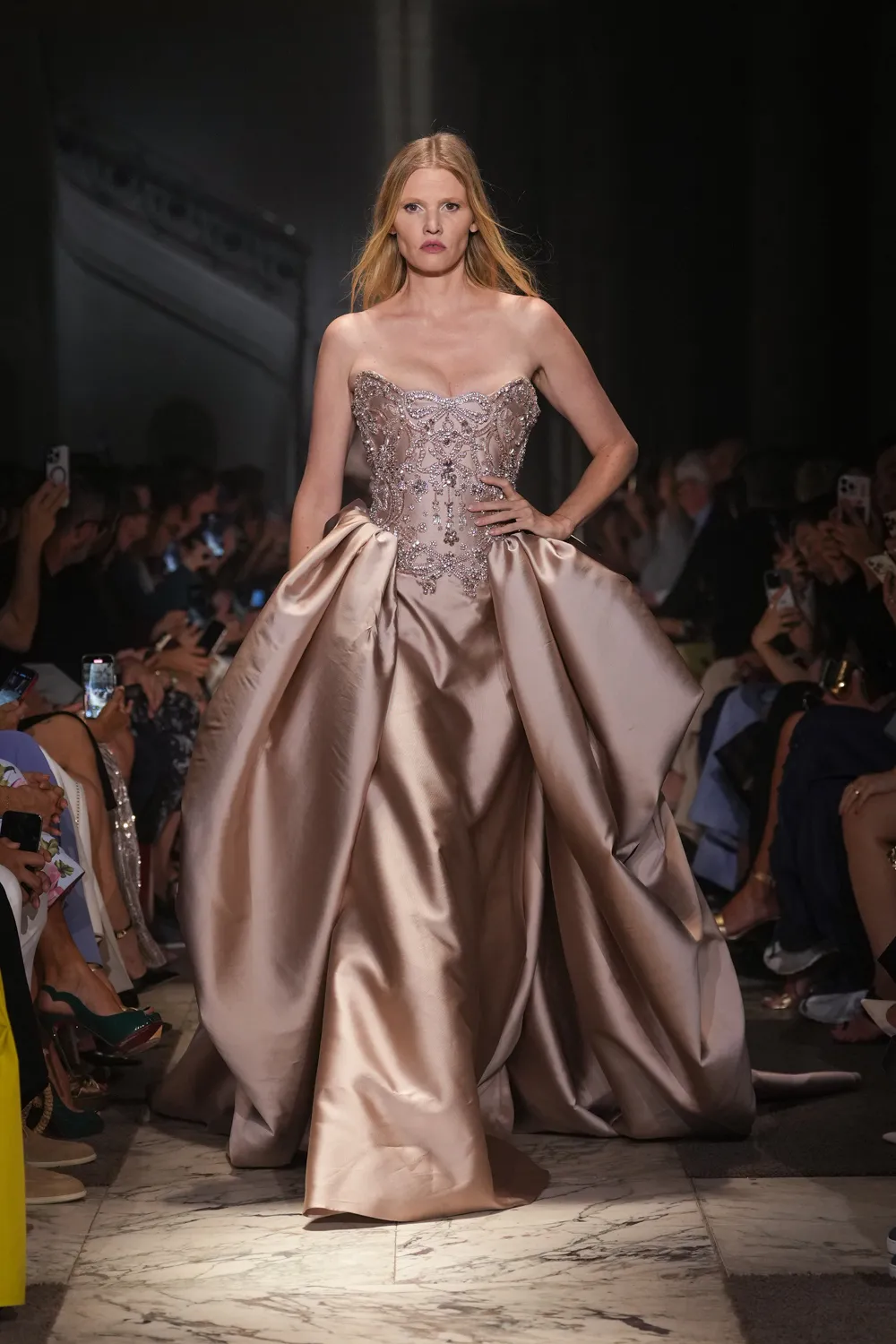 Elie Saab 2025 秋冬 2026 高级定制系列 Runway 杂志(37)