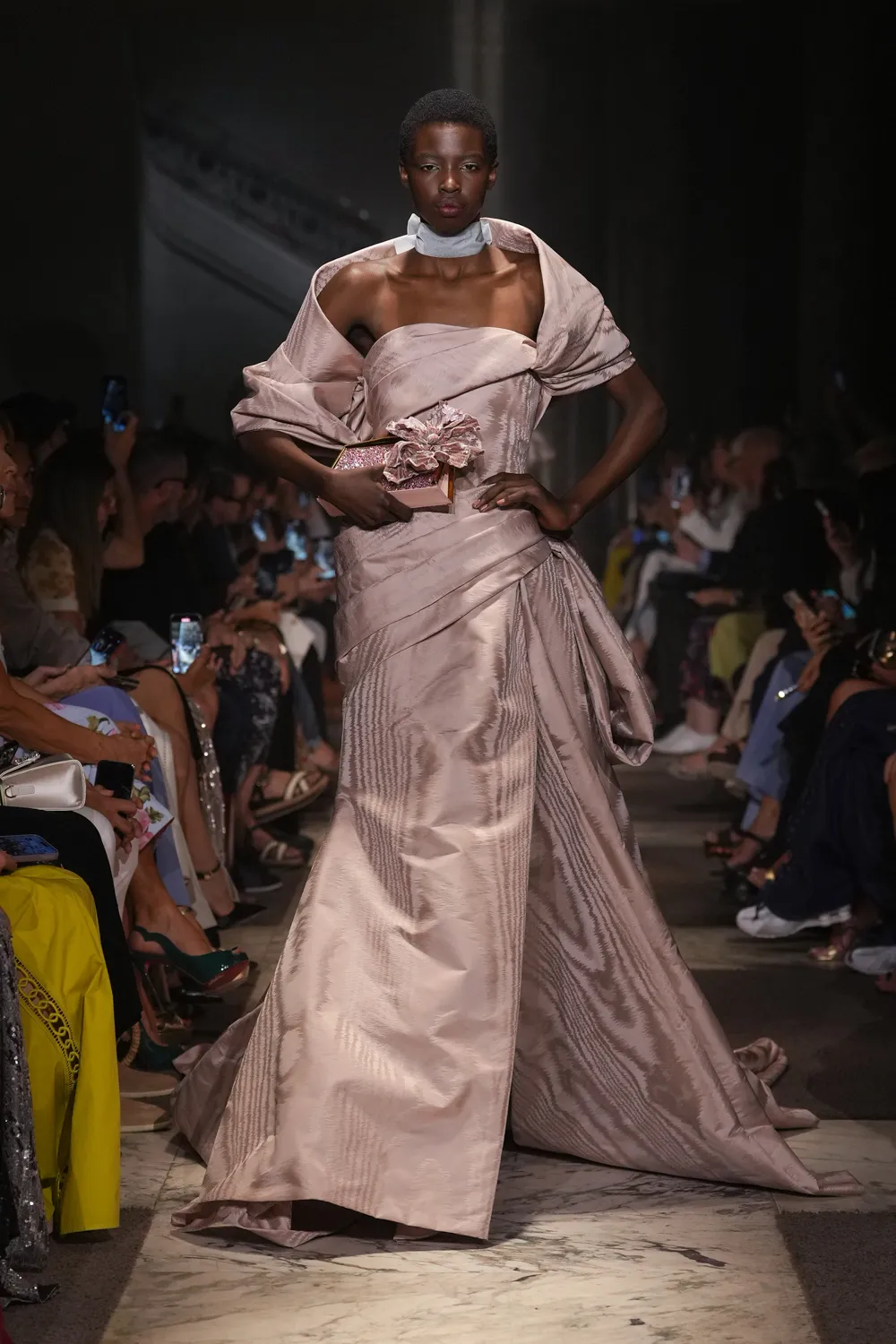 Elie Saab 2025 秋冬 2026 高级定制系列 Runway 杂志(38)