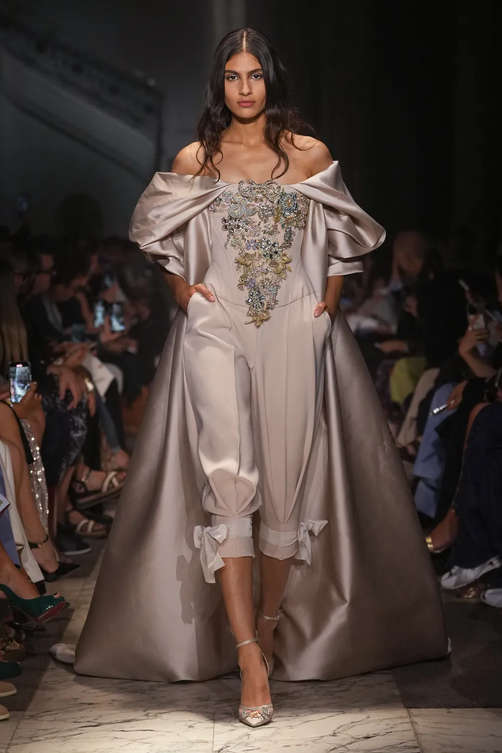 Elie Saab 2025 秋冬 2026 高级定制系列 Runway 杂志(39)