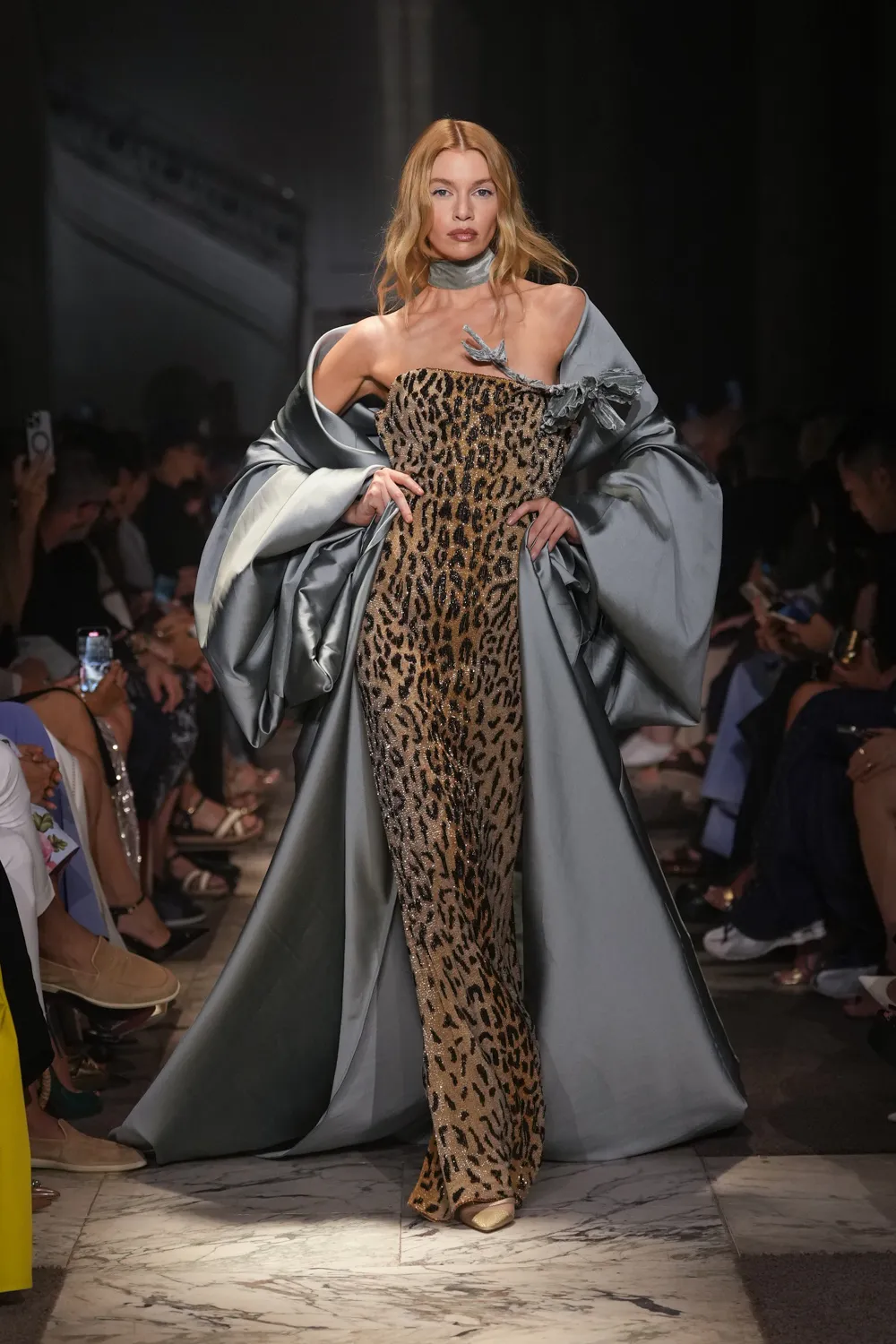 Elie Saab 2025 秋冬 2026 高级定制系列 Runway 杂志(41)