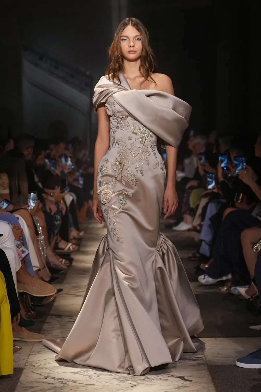 Elie Saab 2025 秋冬 2026 高级定制系列 Runway 杂志(42)