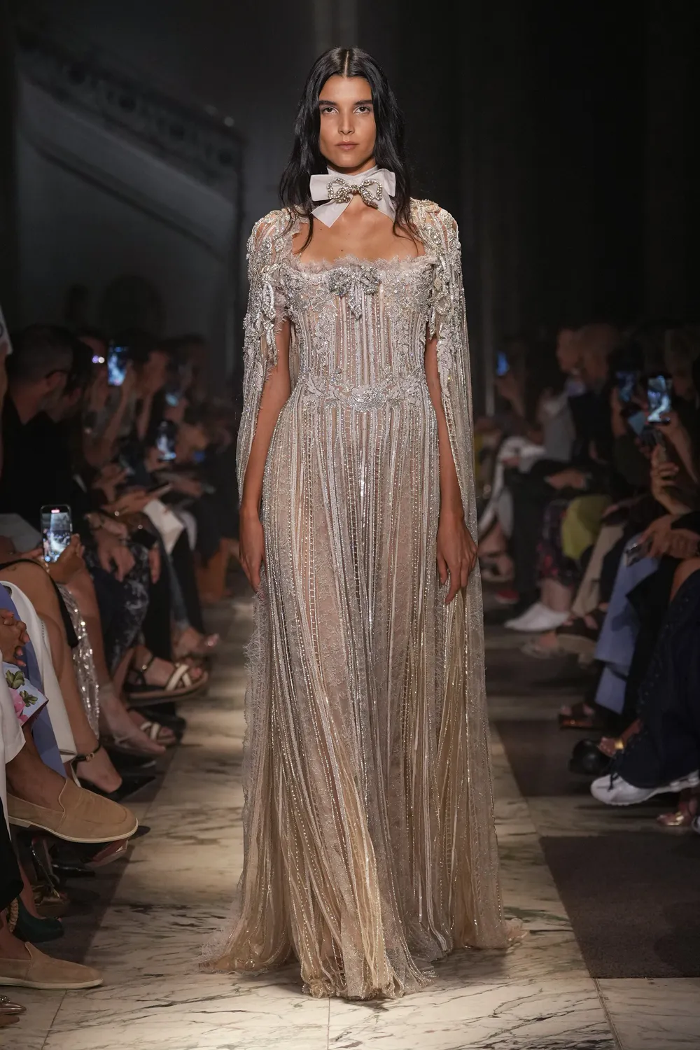 Elie Saab 2025 秋冬 2026 高级定制系列 Runway 杂志(43)