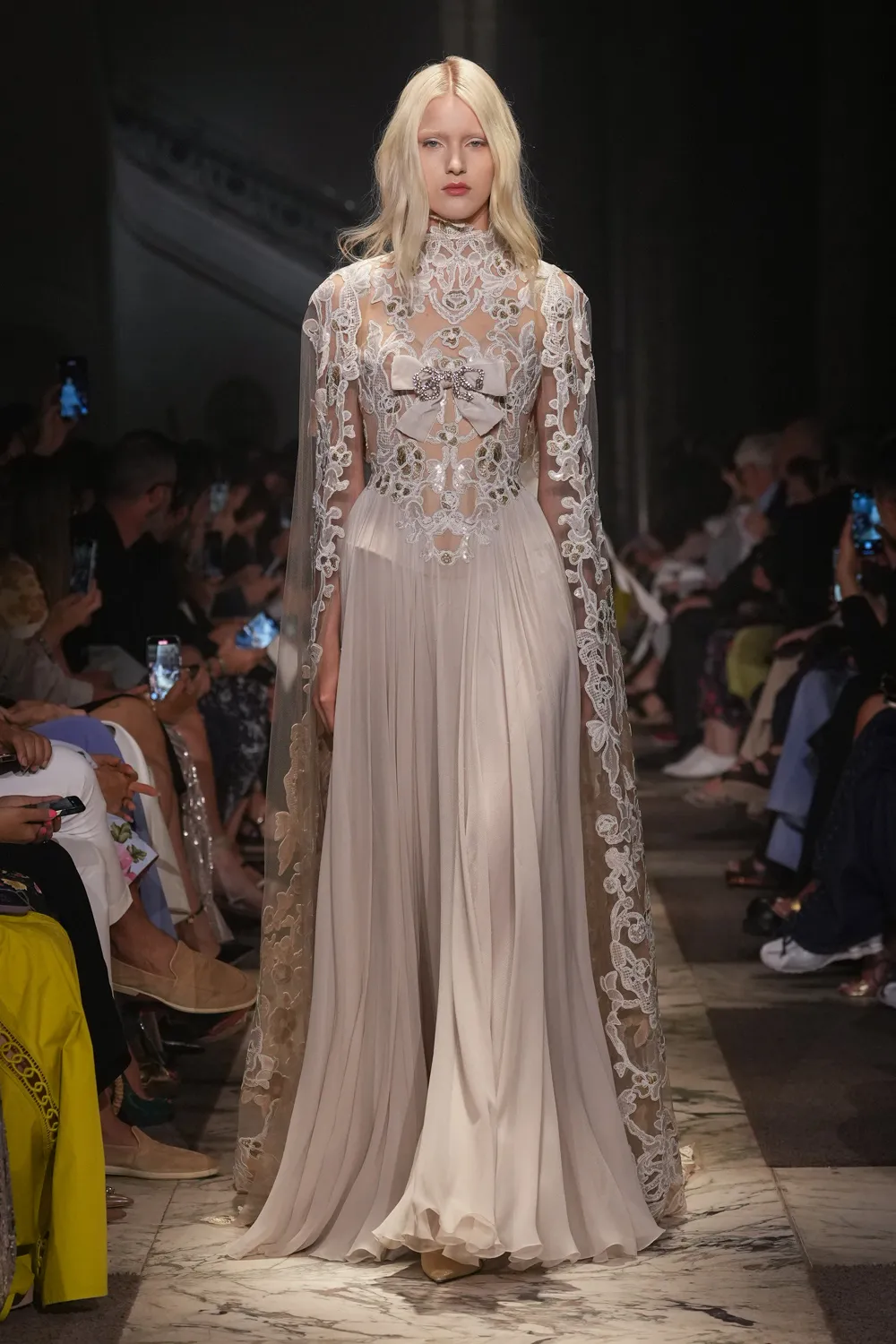 Elie Saab 2025 秋冬 2026 高级定制系列 Runway 杂志(45)