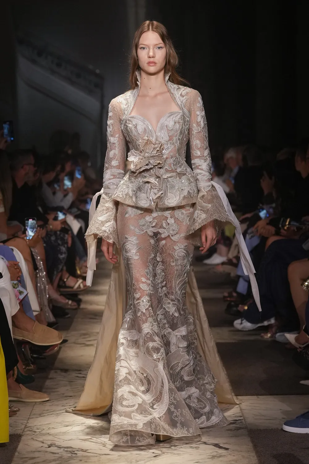 Elie Saab 2025 秋冬 2026 高级定制系列 Runway 杂志(46)