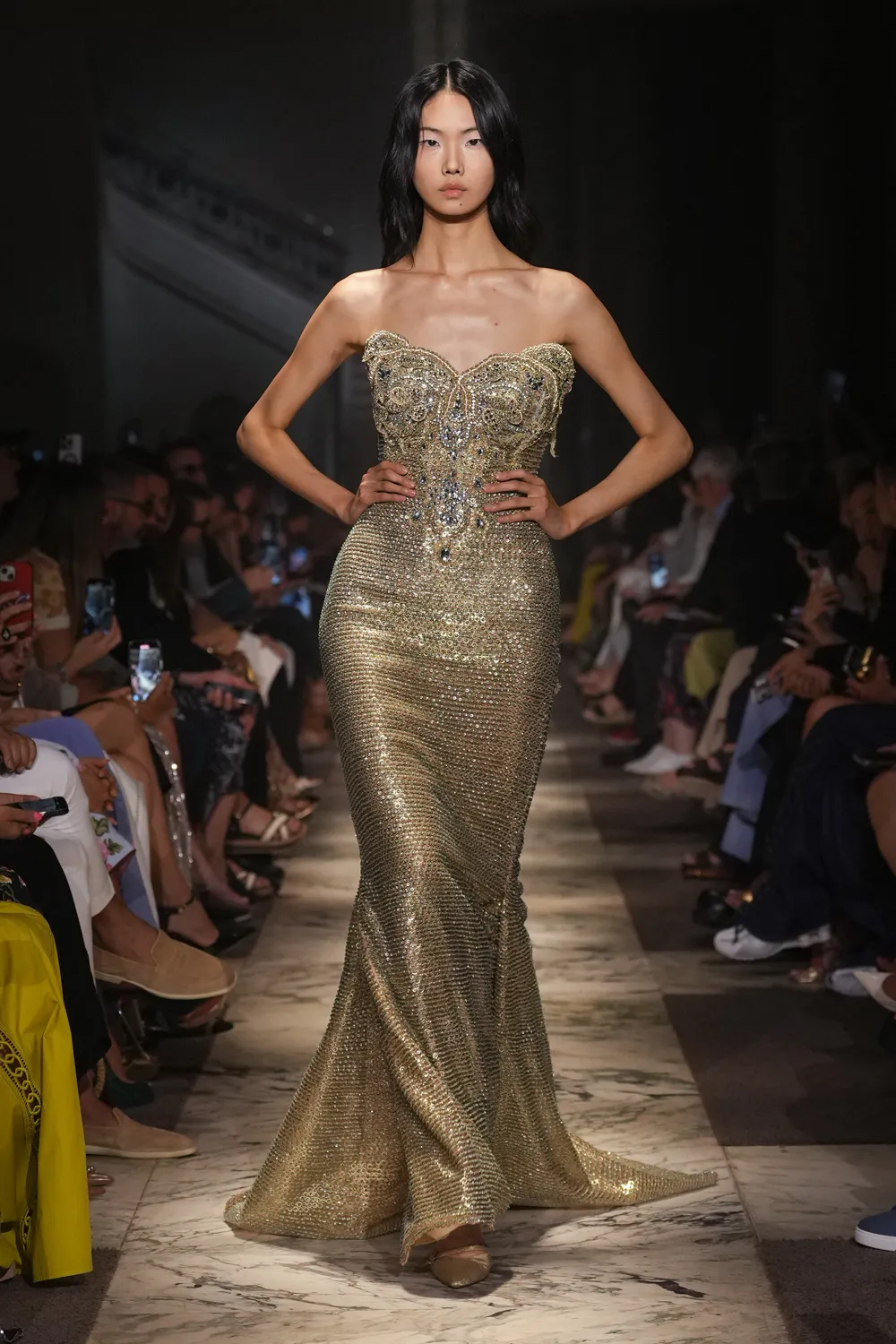 Elie Saab 2025 秋冬 2026 高级定制系列 Runway 杂志(48)