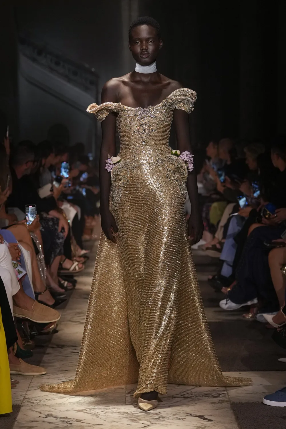 Elie Saab 2025 秋冬 2026 高级定制系列 Runway 杂志(49)