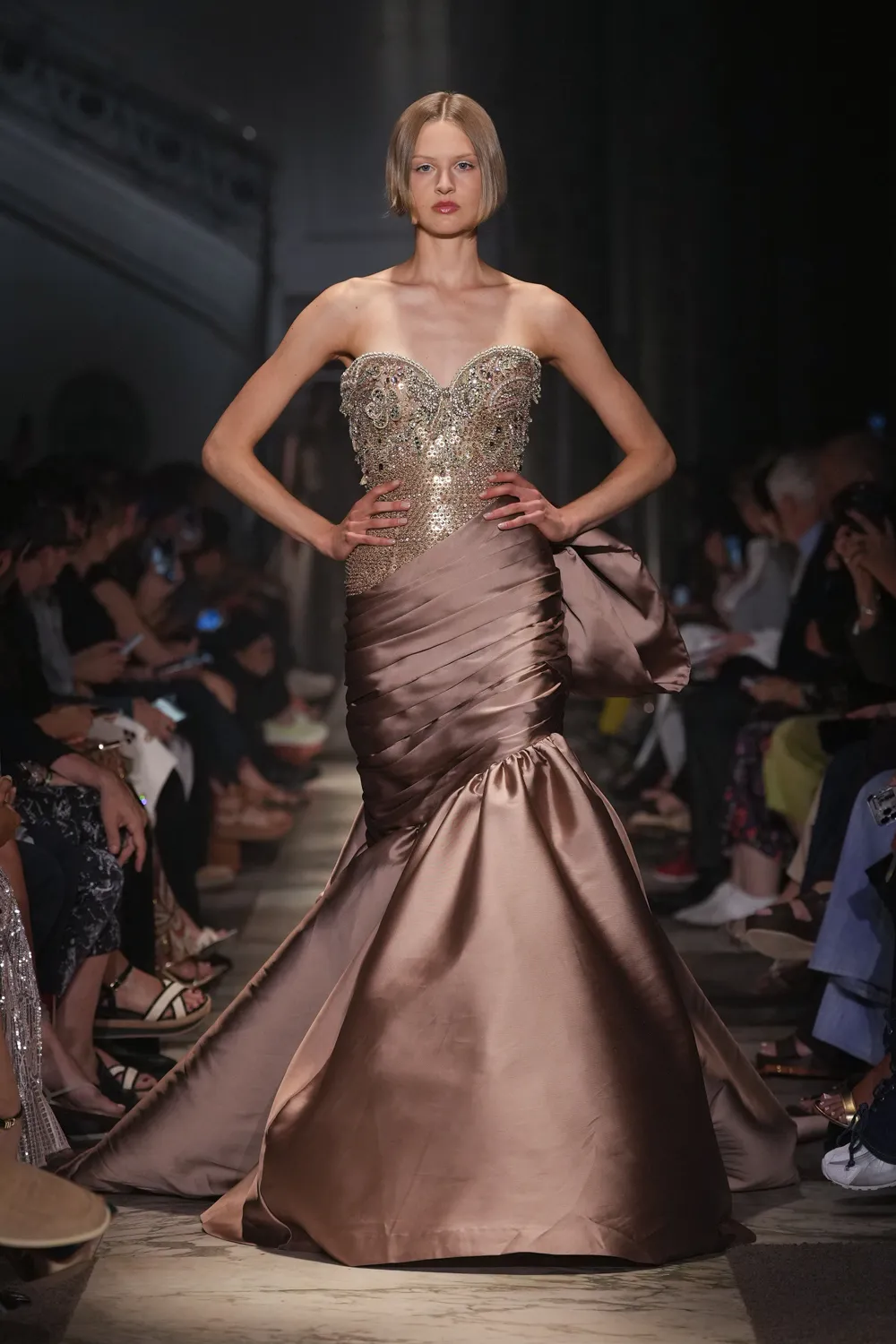 Elie Saab 2025 秋冬 2026 高级定制系列 Runway 杂志(51)