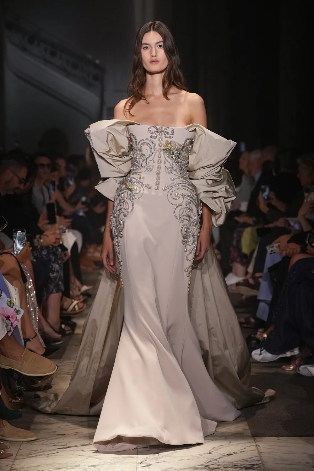 Elie Saab 2025 秋冬 2026 高级定制系列 Runway 杂志(52)