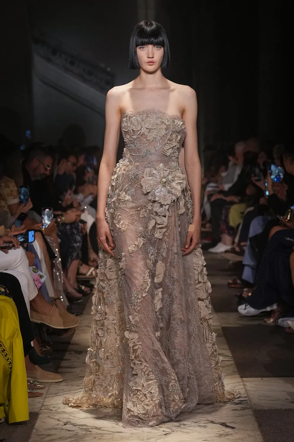 Elie Saab 2025 秋冬 2026 高级定制系列 Runway 杂志(54)