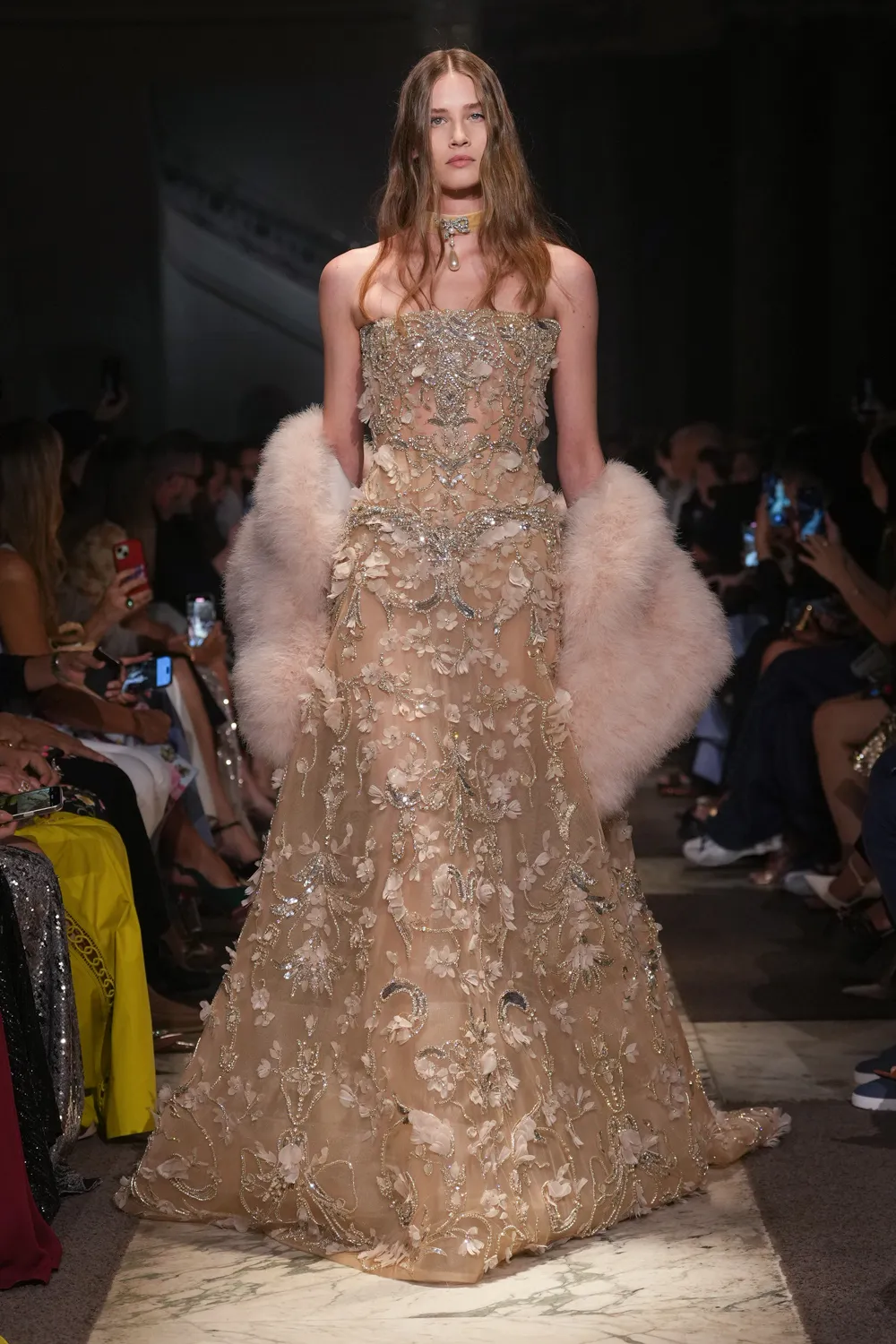 Elie Saab 2025 秋冬 2026 高级定制系列 Runway 杂志(55)