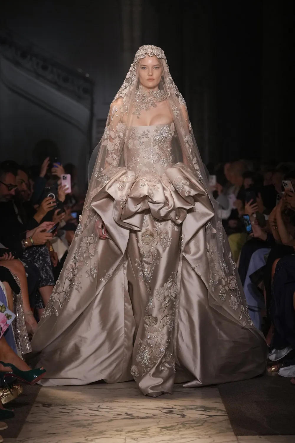 Elie Saab 2025 秋冬 2026 高级定制系列 Runway 杂志(57)