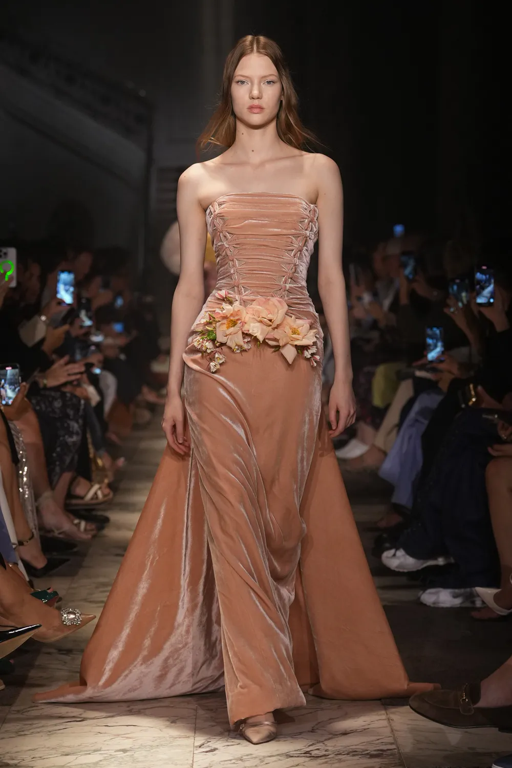 Elie Saab 2025 秋冬 2026 高级定制系列 Runway 杂志(6)