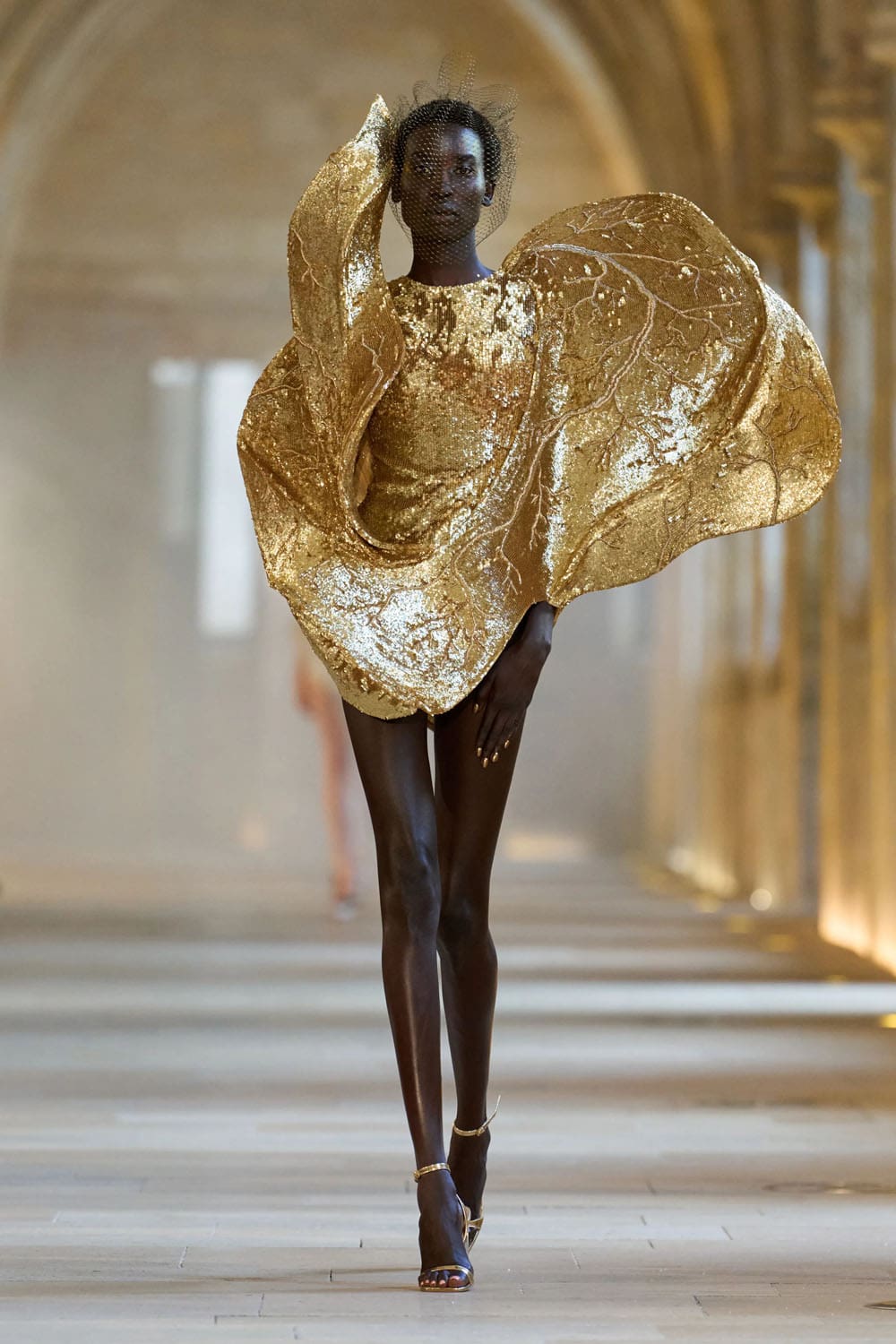 Rahul Mishra Outono Inverno 2025 2026 Alta Costura Runway Revista (1)