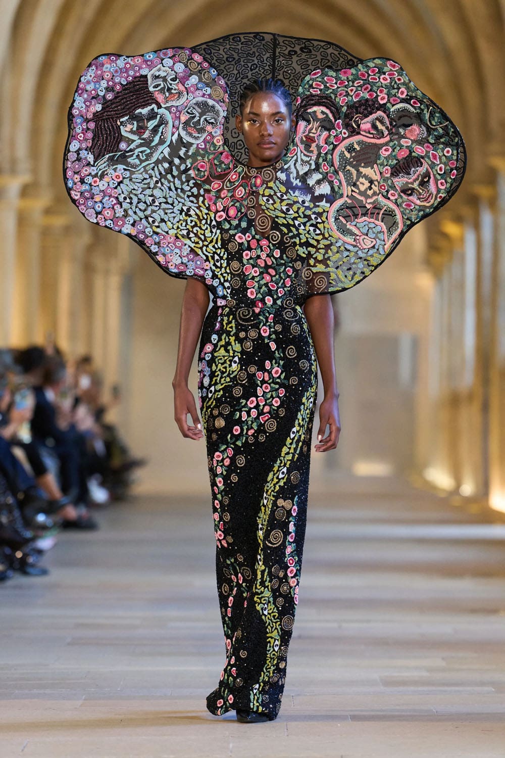 Rahul Mishra Outono Inverno 2025 2026 Alta Costura Runway Revista (13)