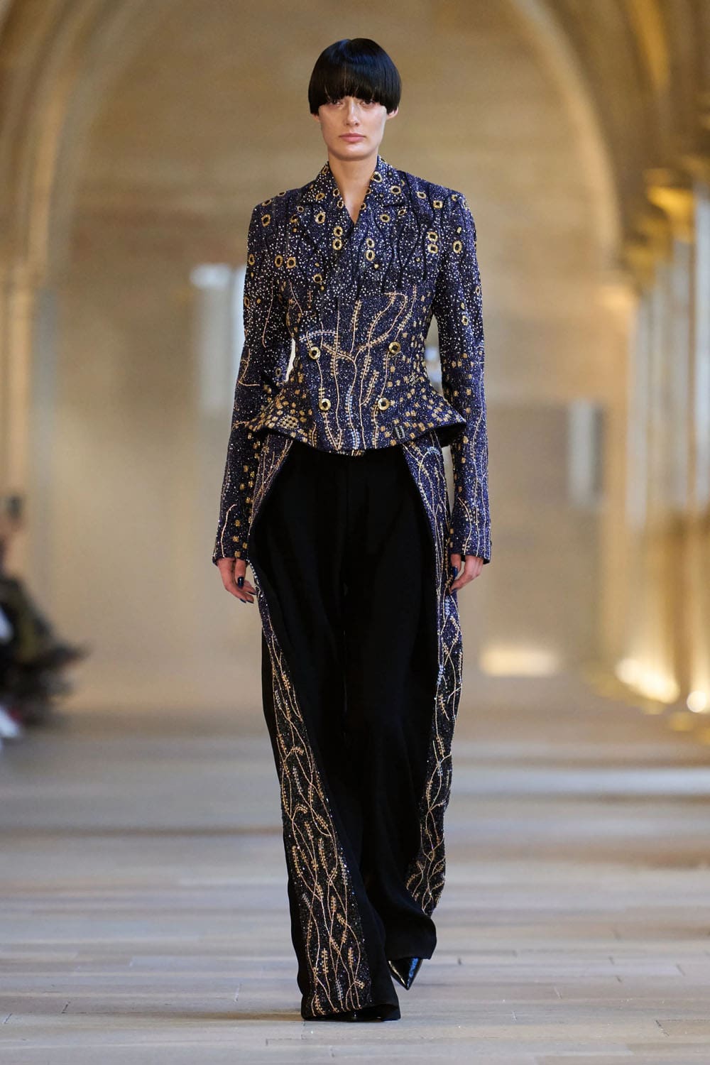 Rahul Mishra Outono Inverno 2025 2026 Alta Costura Runway Revista (20)