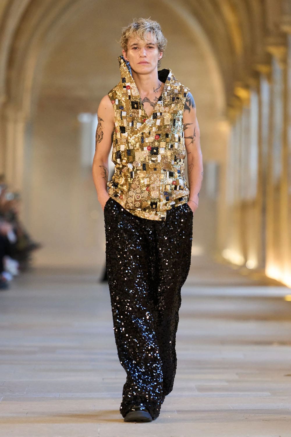 Rahul Mishra Outono Inverno 2025 2026 Alta Costura Runway Revista (21)