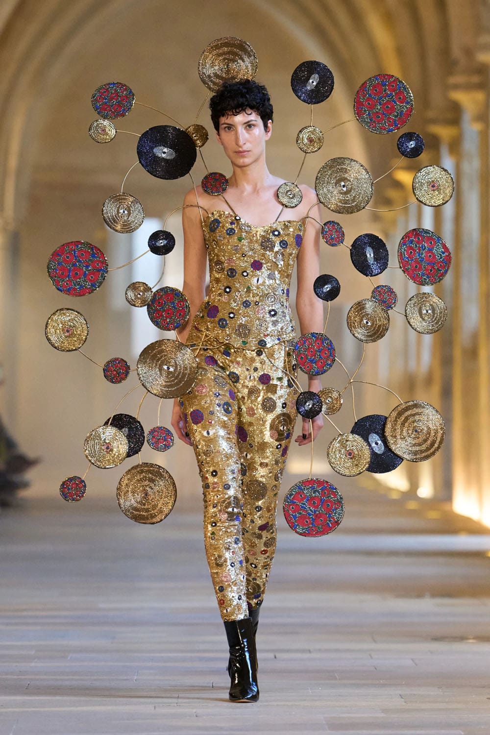 Rahul Mishra Outono Inverno 2025 2026 Alta Costura Runway Revista (26)